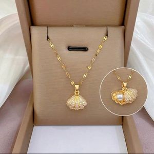 Classic Pearl Shell Necklace